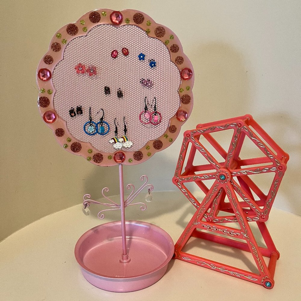 Fun and Stylish Earring Hangers with Jewelry dish